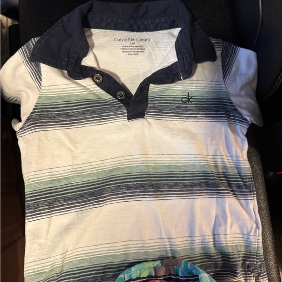 💥NEW LISTING💥 Bundle of 5 24 mos/2T shirts - Picture 4 of 13